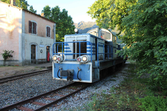  Lokomotive 406 der CFC mit einem Tankwagen für Unkrautvernichtungsmittel